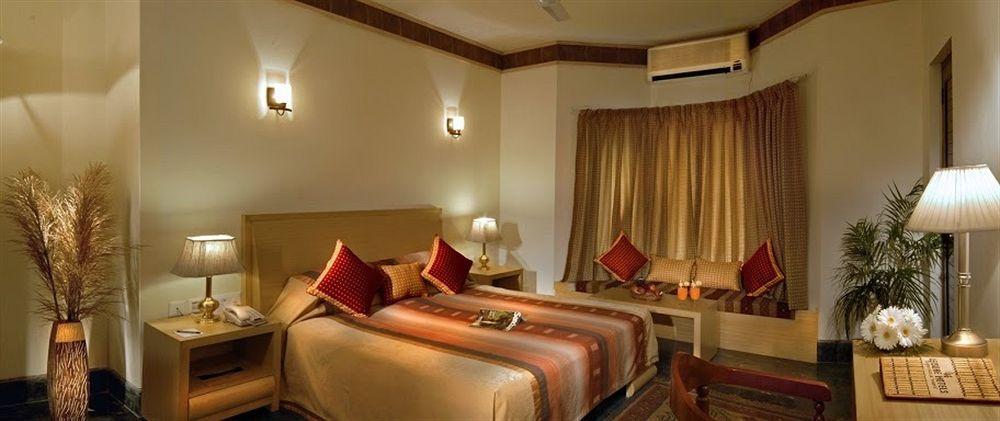 The Riverview Retreat Corbett By Leisure Hotels Garjia Bilik gambar
